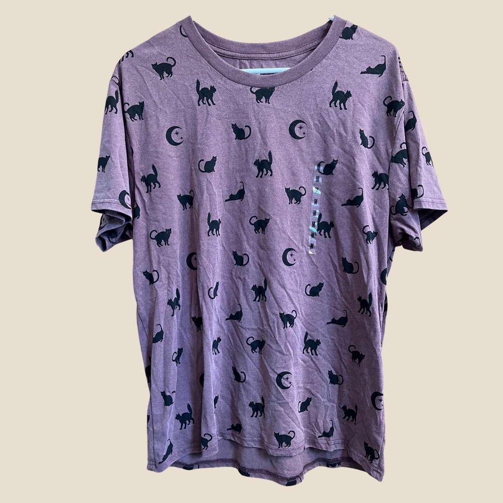 Doe Cat Attack T-Shirt Unisex Medium Purple Mineral Wash Moon Celestial Graphic